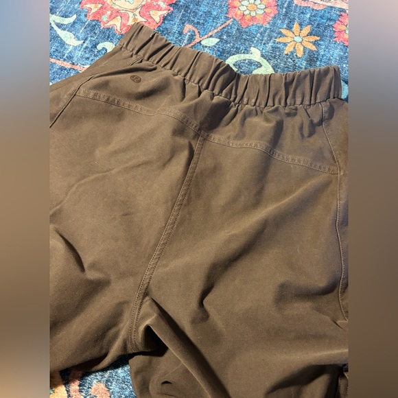 Women’s lululemon cargo pants - Picture 6 of 6